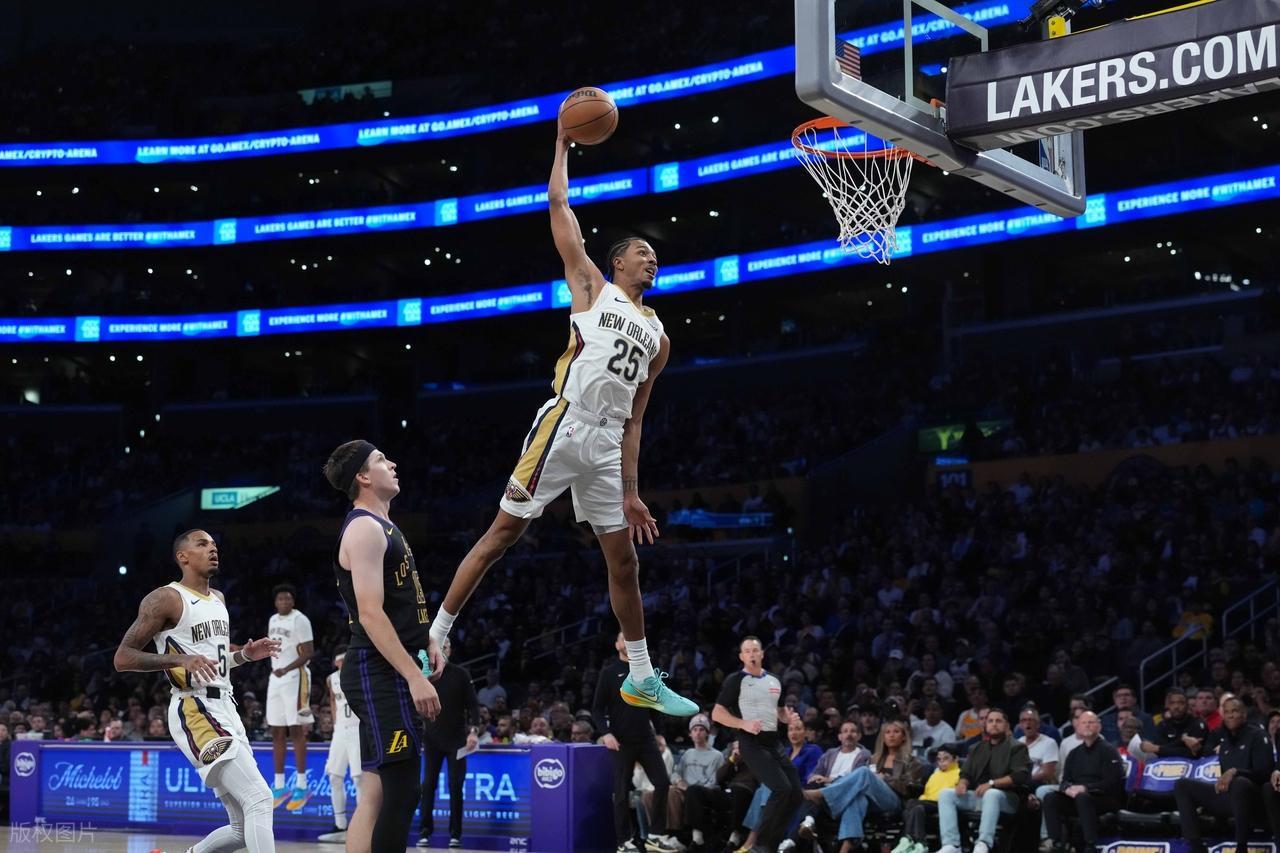 B体育官网-罕见！詹姆斯放弃垃圾时间刷分！锡安心态崩了，东契奇27+10+7！