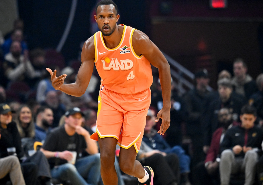 B体育-骑士113-109战胜活塞 球员评价：3人优秀，6人及格