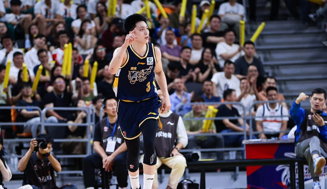 B体育官网-广东宏远5分险胜！完成大逆转，麦考尔43分，王洪泽22分